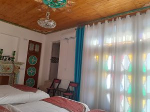 اتاق شاه نشین یک هتل سنتی سران